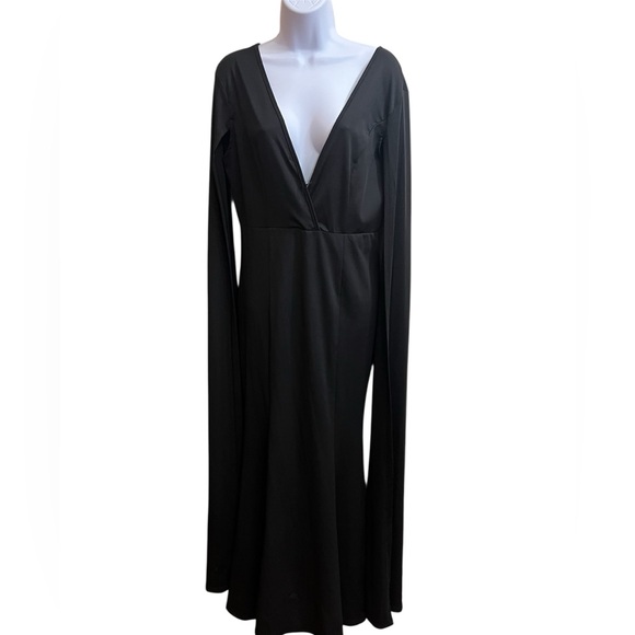 Elegant Black Long Sleeve Dress size M - perfect for a Morticia Addams cosplay - Picture 1 of 6